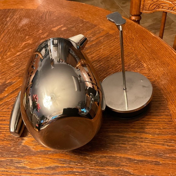 Bodum Thermal Stainless Steel 34 Ounce French Press Coffee Maker! - Picture 6 of 16